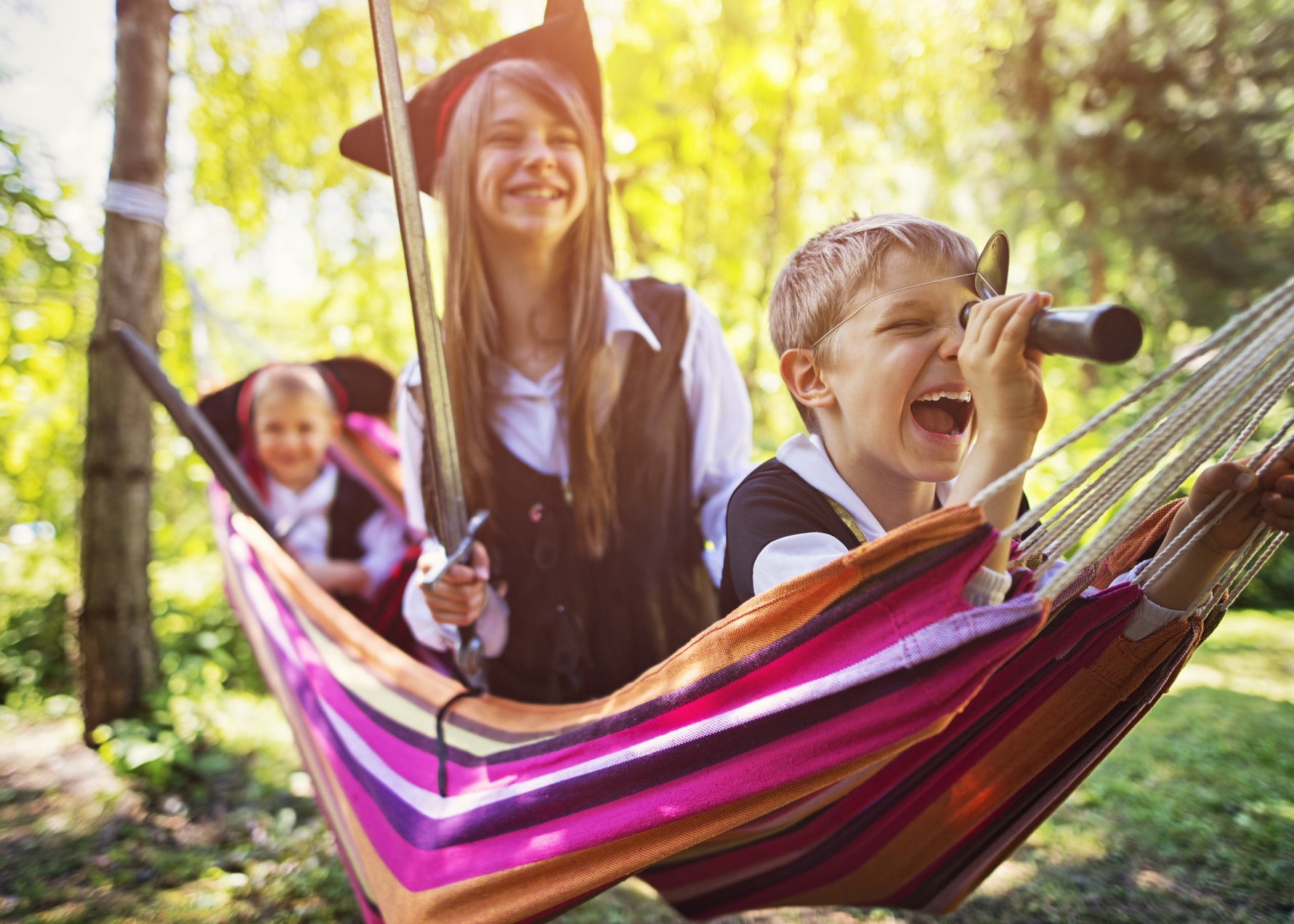 kids-playing-an-outdoor-treasure-hunt-game