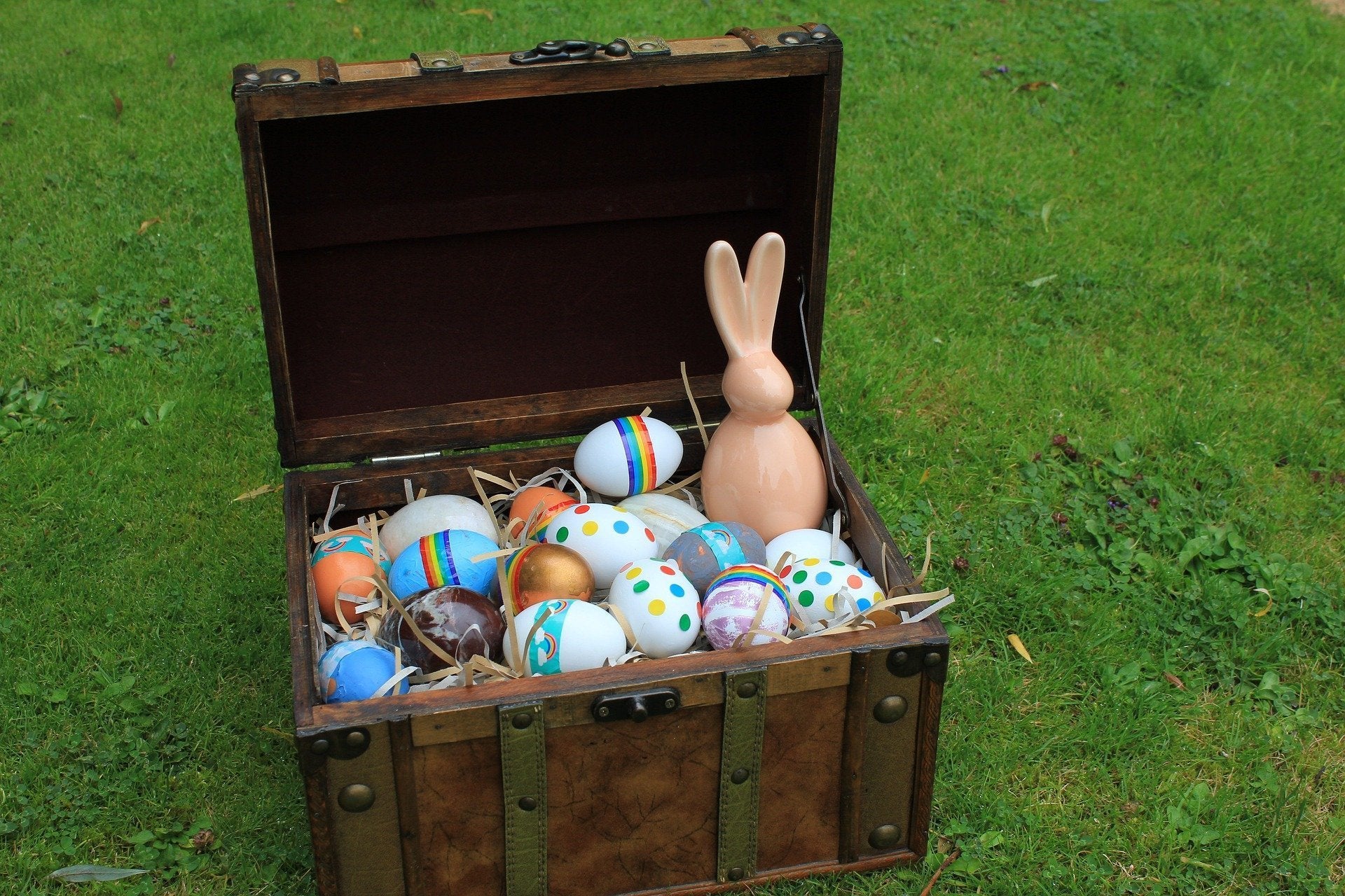 Easter Egg Treasure Hunts | Open Chests